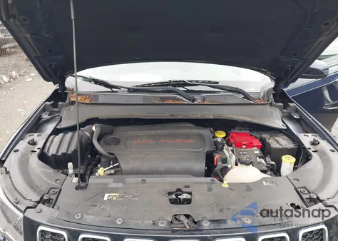 2021 Jeep Compass Latitude 4X4 z USA, uszkodzony, nr VIN 3C4NJDBB5MT540400